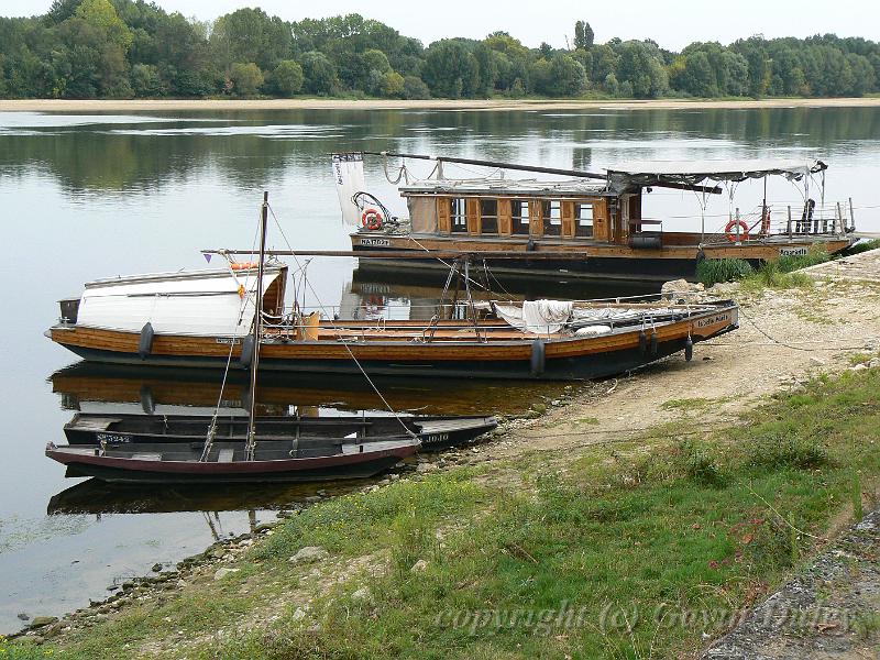 Boats on the Loire P1130394.JPG